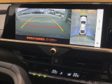【パノラミックビューモニター】専用のカメラにより、上から見下ろしたような視点で360度クルマの周囲を確認することができます☆死角部分も確認しやすく、狭い場所での切り返しや駐車もスムーズに行えます。
