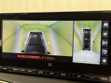 パノラミックビューモニターを装備。駐車場や交差点でクルマを真上から見るように周囲を確認できます。機能の詳細は販売店スタッフまでおたずねください。
