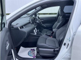 高いホールド性で運転姿勢が安定します。長距離ドライブでも疲れにくいのが魅力です。快適なドライビングライフをお送りください♪