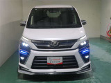明度の高いLEDヘッドライトで、夜間の運転も安心です。