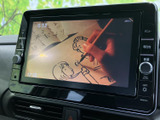 停車中にテレビや動画を楽しめるTV機能を搭載。長距離移動や待ち時間に、エンターテインメントを満喫できます。快適な車内空間を演出します。