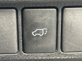 【パワーバックドア】スマートキーや運転席のボタンを押すだけでリアゲートが自動で開閉します!荷物を持っている時や、高い位置にあるバックドアを閉める際に便利な機能です♪
