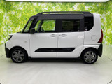 スタイリッシュなシルエットが特徴的。車体全体を流れるようなラインが、見る角度によって表情を変えます。