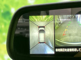 バックモニターで後方確認がしやすく、狭い場所での駐車も安心です。安全な運転をサポートしてくれる頼もしい装備ですね。視認性の良い画面も魅力です。