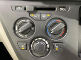 寒い冬も暑い夏も全席に快適な空調を届けてくれる、ダイヤル式エアコンを装備♪