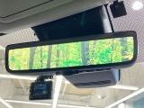 【デジタルインナーミラー】後席の大きな荷物や同乗者で後方が確認しづらい時でも安心!カメラが撮影した車両後方の映像をルームミラー内に表示。クリアな視界で状況の確認が可能です!