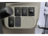 機能性溢れる運転席まわり。使いやすいスイッチ類の配置で運転中のストレスを軽減し楽しくドライブできますよ。