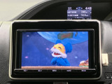 停車中には、地上デジタル放送を楽しめるTV機能。待ち時間や休憩時間に、エンターテイメントを満喫できます。