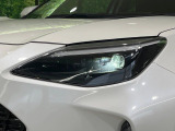 【LEDヘッドライト】悪天候や夜間走行時も良好な視界を確保し安心して運転できる高輝度LEDヘッドライトを装備!点灯速度が早く、消費電力も抑えられています。
