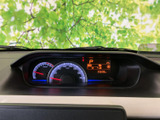 視認性に優れたメーター類が、運転に必要な情報を的確に伝えます。安全運転をサポートする機能が充実しています。