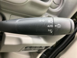 操作しやすいウインカーレバーで、安全な車線変更をサポート。オート機能も搭載されており、スムーズな操作が可能です。直感的な操作感です。