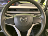 握りやすいステアリングは、運転操作をスムーズにします。スポーティなデザインで、運転の楽しさを高めます。