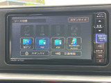 様々なソースに対応し、お好みの音楽やラジオを楽しめます。直感的な操作性で、すぐに使いこなせるのが魅力です。車内でのエンターテイメントが充実。