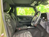 運転席からの視界は広く、運転操作もスムーズに行えます。シートの形状も工夫されており、長距離運転でも疲れにくいでしょう。