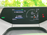 視認性の高いメーター類で、運転状況を的確に把握。安全運転をサポートする情報が、一目でわかります。