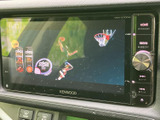 高画質で映像を楽しめるモニター。停車中は、エンターテイメント機能を活用して、リラックスした時間を過ごせます。