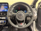 ステアリングスイッチ搭載!手を離さずに手元のスイッチでさまざまな操作が可能。運転中、視線をそらさなくても操作ができて安全です!