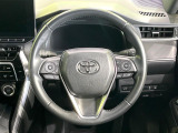 インテリアに合わせたデザインのステアリングは、運転される方のことも考え、運転しやすい形状、大きさです。是非一度、実際に触ってお確かめください。