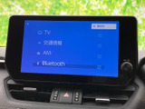 ブルーライトが印象的なオーディオ画面。お好みの音楽やラジオを楽しみながら、快適なドライブを演出します。直感的な操作で使いやすいです。