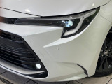 【LEDヘッドライト】悪天候や夜間走行時も良好な視界を確保し安心して運転できる高輝度LEDヘッドライトを装備!点灯速度が早く、消費電力も抑えられています。