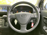 握りやすい形状で、快適なドライビングポジションをサポート。操作性にも優れ、運転の楽しさを引き立てます。安全運転をサポートします。