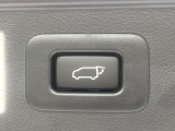 【パワーバックドア】スマートキーや運転席のボタンを押すだけでリアゲートが自動で開閉します!荷物を持っている時や、高い位置にあるバックドアを閉める際に便利な機能です♪