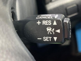 【レーダークルーズコントロール】高速道路での長距離走行が楽に!!自動で速度を保つクルーズコントロールが、衝突軽減システムと連携し、前方の車両を感知して車間を保つように速度調節してくれます!!