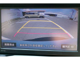 バックガイドモニターで、後方を確認しながら安心して駐車することができます。運転初心者も熟練者も必須の機能ですよ!