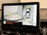 車庫入れなど後進運転時に死角をモニターで確認ができて安全です♪ ステアリング操作の参考になるガイド線も表示しますので車庫入れがニガテな方も安心ですネ!