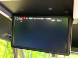 【フリップダウンモニター】大画面モニターで後席でもエンタメをお楽しみいただけます。小さなお子様にも大人気の装備です♪