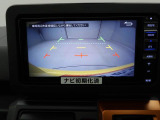 バックカメラ映像:ガイドラインが表示されるので、後ろまでの距離や車の傾きがわかりやすく、ハンドル操作がしやすいです。