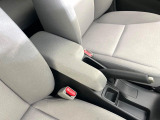 【アームレスト】運転中の身体の負担を軽減してくれるアームレストを装備♪