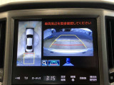 パノラミックビューモニター付き!クルマを真上から見ているかの様に、映像をモニターに表示。周囲の状況を把握しながら安心して駐車が可能です!