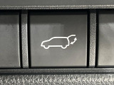 【パワーバックドア】スマートキーや運転席のボタンを押すだけでリアゲートが自動で開閉します!荷物を持っている時や、高い位置にあるバックドアを閉める際に便利な機能です♪