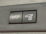 【パワーバックドア】スマートキーや運転席のボタンを押すだけでリアゲートが自動で開閉します!荷物を持っている時や、高い位置にあるバックドアを閉める際に便利な機能です♪