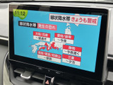 停車中には、TV放送を視聴できるので、待ち時間も有効活用できます。家族や友人と楽しい時間を過ごすための快適装備です。