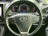 握りやすいステアリングで、快適な運転操作を実現。操作性にも優れ、ドライバーの負担を軽減します。スムーズなハンドリングが楽しめます。
