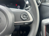ステアリングにはドライブモード切替スイッチを装備!手元で走行モードを切り替えられるため、状況に合わせて力強い走りを楽しめます