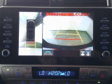 バックモニター付き。 車両後方の映像が画面に表示されるので、車庫入れが苦手な人も安心です。ただし、目視確認もお忘れなくお願いいたします。