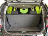 普段のお買い物や通勤、送迎等に十分な荷室スペースを確保しております。セカンドシートを倒すと、大きな荷物の積載も可能です♪
