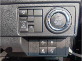 運転席右側のスイッチパネルです。