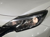 【オートライト】周りの明るさに応じて自動でヘッドライトの点灯・消灯ができる機能です!ライトの付け忘れ・消し忘れなどが無くなり、雨の日や夕方の走行も安心!トンネル通過時も便利ですね♪