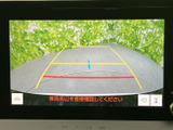 後方確認をサポートするモニター。駐車時や狭い道での運転も、より安全に行えます。運転に自信が持てますね。