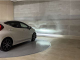 LEDヘッドランプです。十分な明るさを保ちつつも消費電力が少なく、バルブ寿命も長いのが特徴です。瞬時にMAXの光量を発揮するのもLEDならではです。☆LEDフォグランプも装備☆