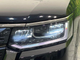 【LEDヘッドライト】悪天候や夜間走行時も良好な視界を確保し安心して運転できる高輝度LEDヘッドライトを装備!点灯速度が早く、消費電力も抑えられています。
