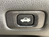 【パワーバックドア】スマートキーや運転席のボタンを押すだけでリアゲートが自動で開閉します!荷物を持っている時や、高い位置にあるバックドアを閉める際に便利な機能です♪