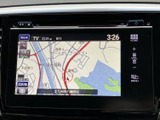 見やすい地図画面で、運転に集中できます。周辺情報も表示され、目的地までの最適なルートを検索。渋滞情報も確認でき、スムーズな移動を支援します。