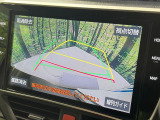 【バックカメラ】駐車時に後方がリアルタイム映像で確認できます。大型商業施設や立体駐車場での駐車時や、夜間のバック時に大活躍!運転スキルに関わらず、今や必須となった装備のひとつです!