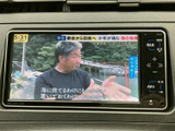 停車中に楽しめるTV機能。ニュースや番組をチェックして、待ち時間を有効活用できます。安全運転を心がけましょう。