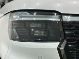 LEDヘッドライトは、点灯の瞬間から最大光量を発揮し、突然暗くなるトンネルなどでの安定感を高めます。